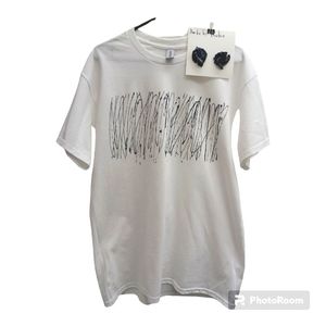 Set of Handpainted T-Shirt Large & Handcrafted stud earrings Black